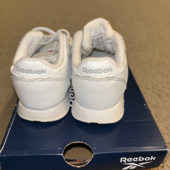 Gently worn toddler white Reebok Classic size 5. - Picture 3 of 8